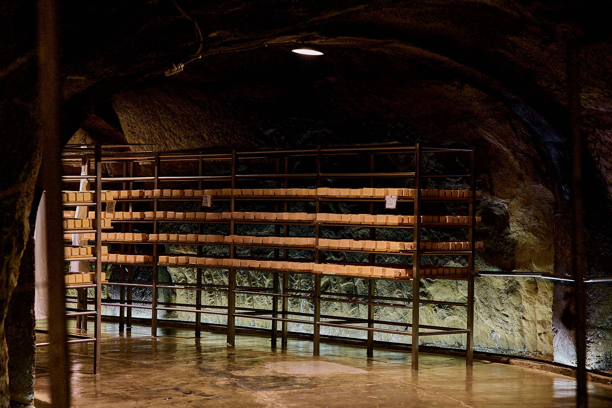 Țaga cheese ripening in Țaga natural cave