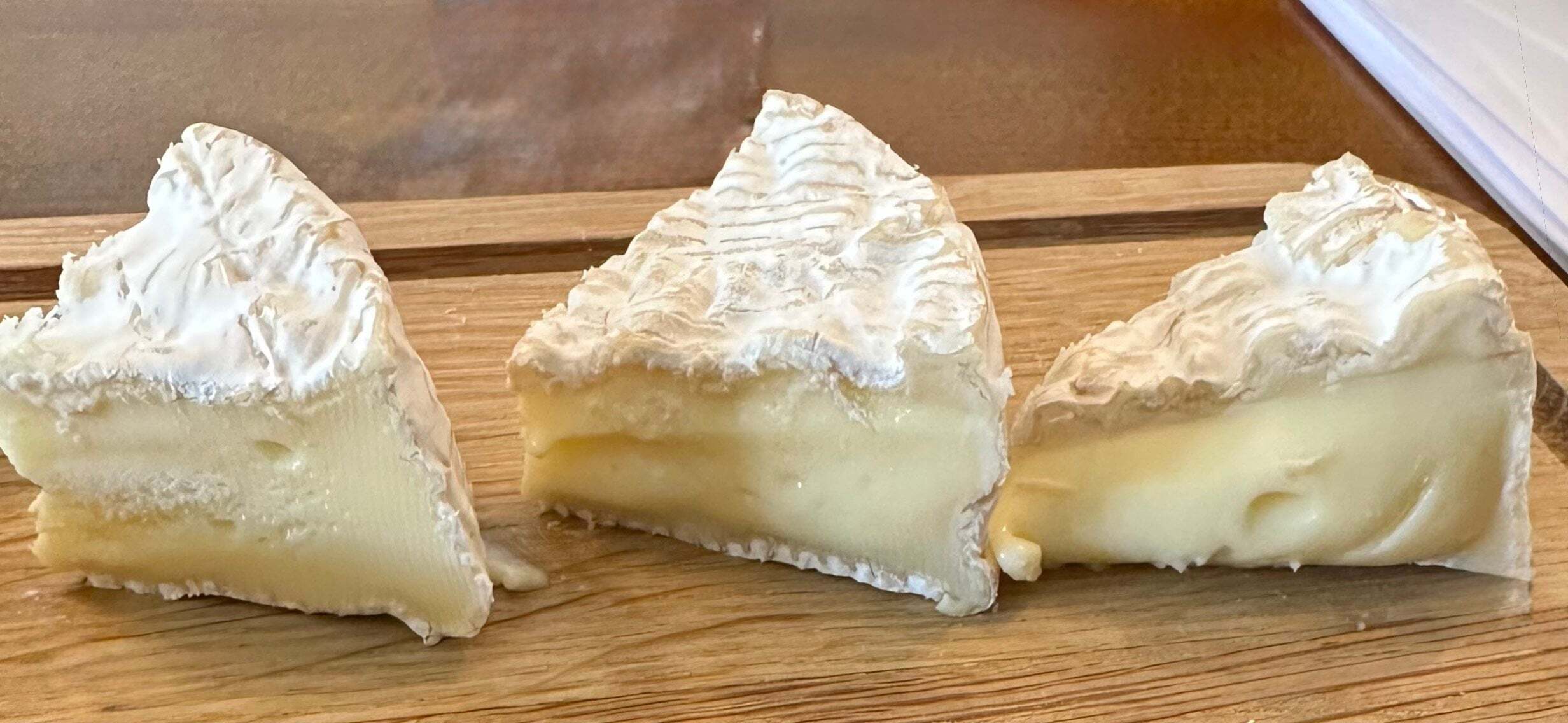 Camembert - diferite stadia de maturare