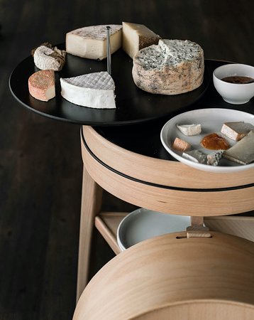 french-cheeses-trolley
