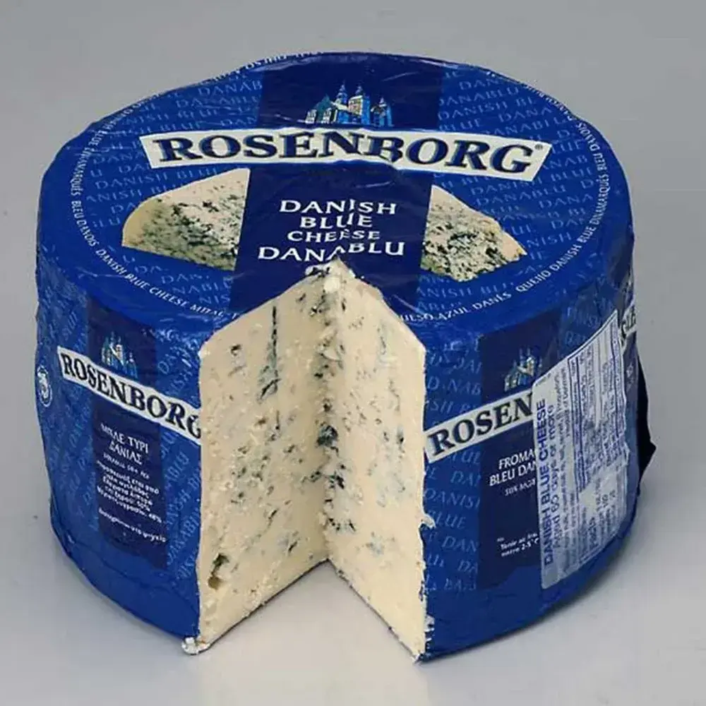 Danish blue - branza albastra ambulate prezentata ca fotografie de produs