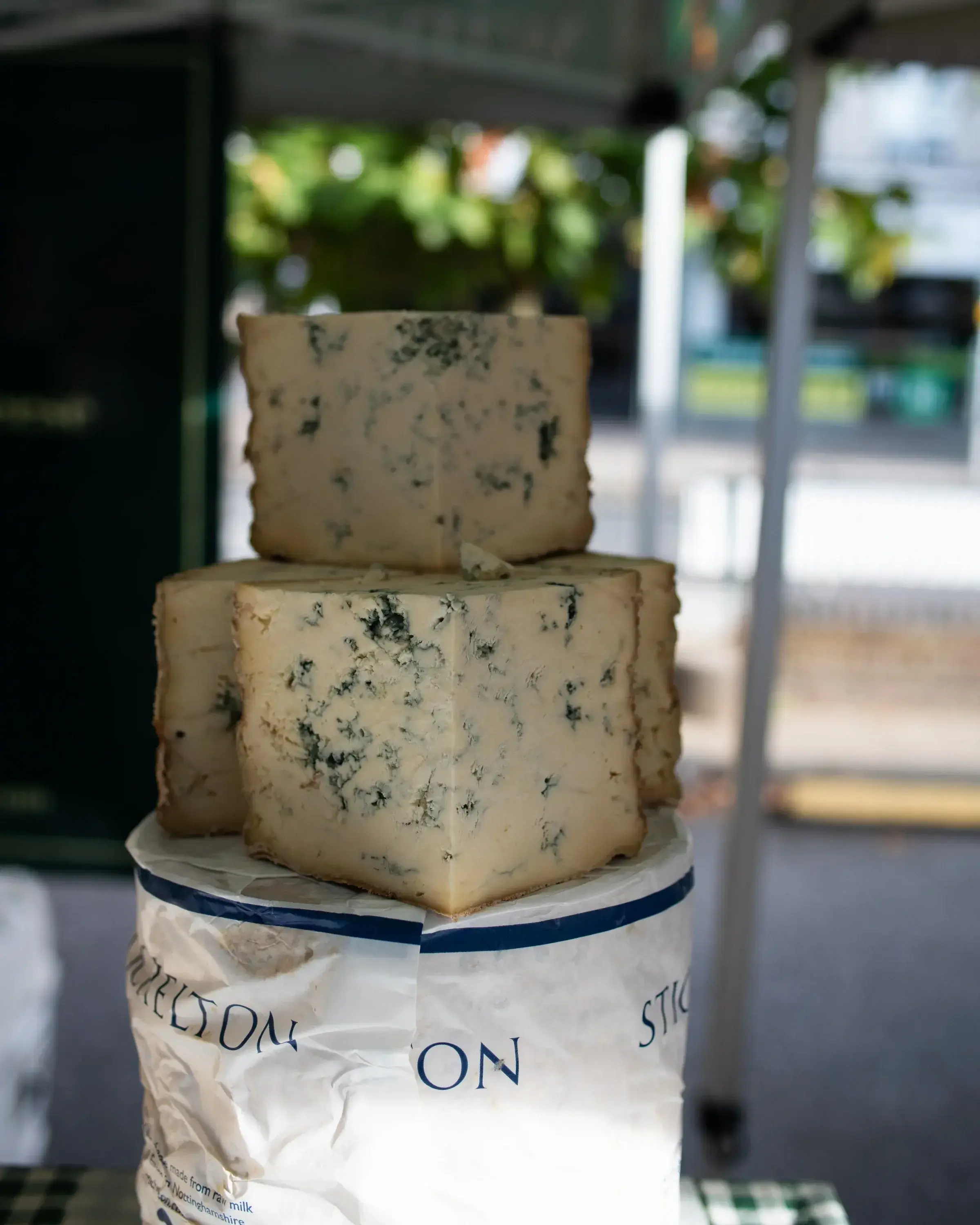 Stichelton fotografiat de Cheese Orbit in piata Chiswick din Londra